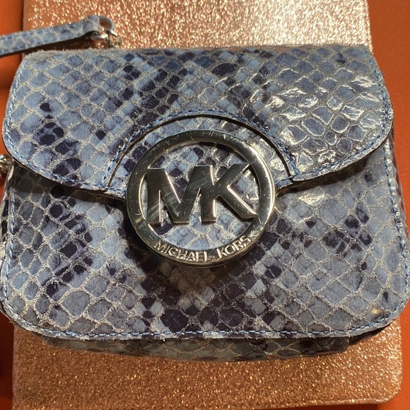Michael kors Crossbody snake skin and really cute